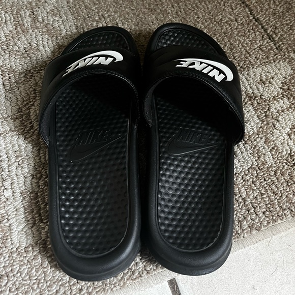 NIKE black & white slides - Picture 4 of 4